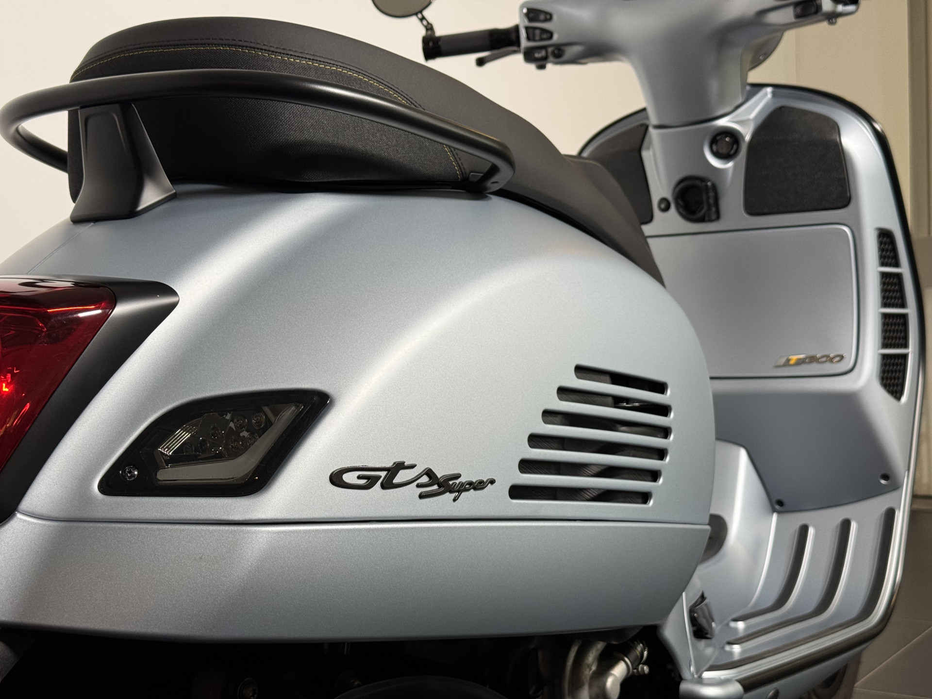 PIAGGIO Vespa GTS 300 HPE Super Tech-image-5