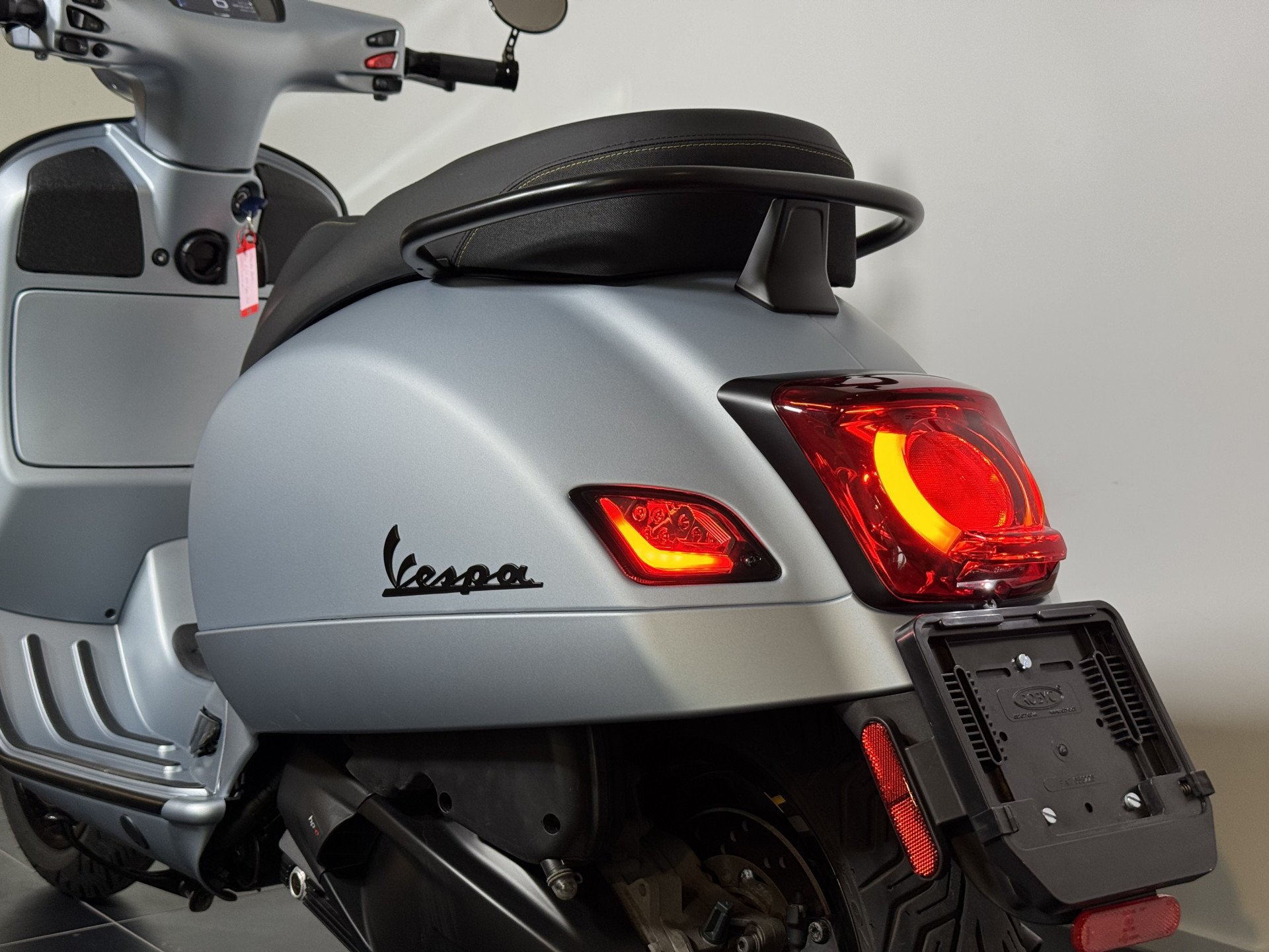 PIAGGIO Vespa GTS 300 HPE Super Tech-image-4