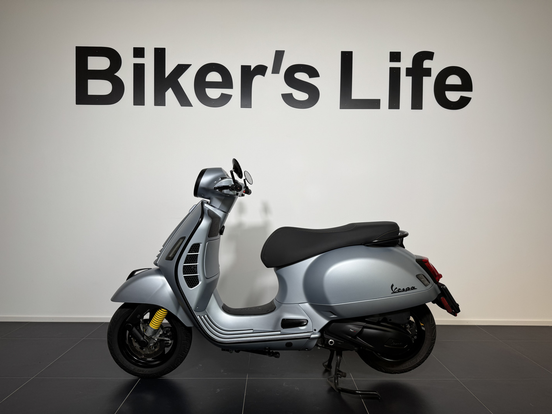 PIAGGIO Vespa GTS 300 HPE Super Tech-image-1