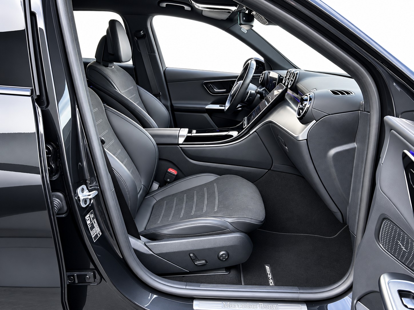 MERCEDES-BENZ GLC 220 d AMG Line 4matic * H FAHRZEUG AUS 1. HAND * GRATIS *-image-4