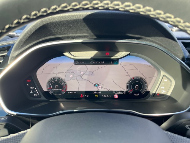 AUDI Q3 45 TFSI S line quattro S-tronic-image-13