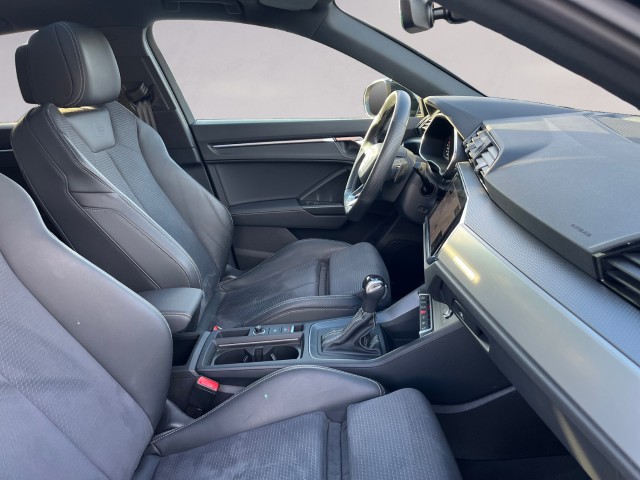 AUDI Q3 45 TFSI S line quattro S-tronic-image-16