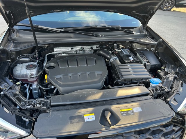 AUDI Q3 45 TFSI S line quattro S-tronic-image-19