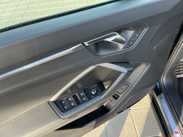 AUDI Q3 45 TFSI S line quattro S-tronic-image-10
