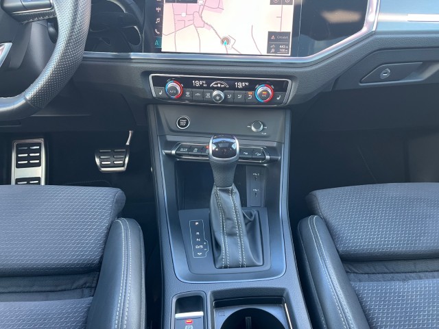 AUDI Q3 45 TFSI S line quattro S-tronic-image-14