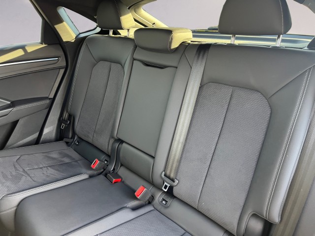 AUDI Q3 45 TFSI S line quattro S-tronic-image-15
