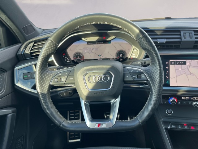 AUDI Q3 45 TFSI S line quattro S-tronic-image-12
