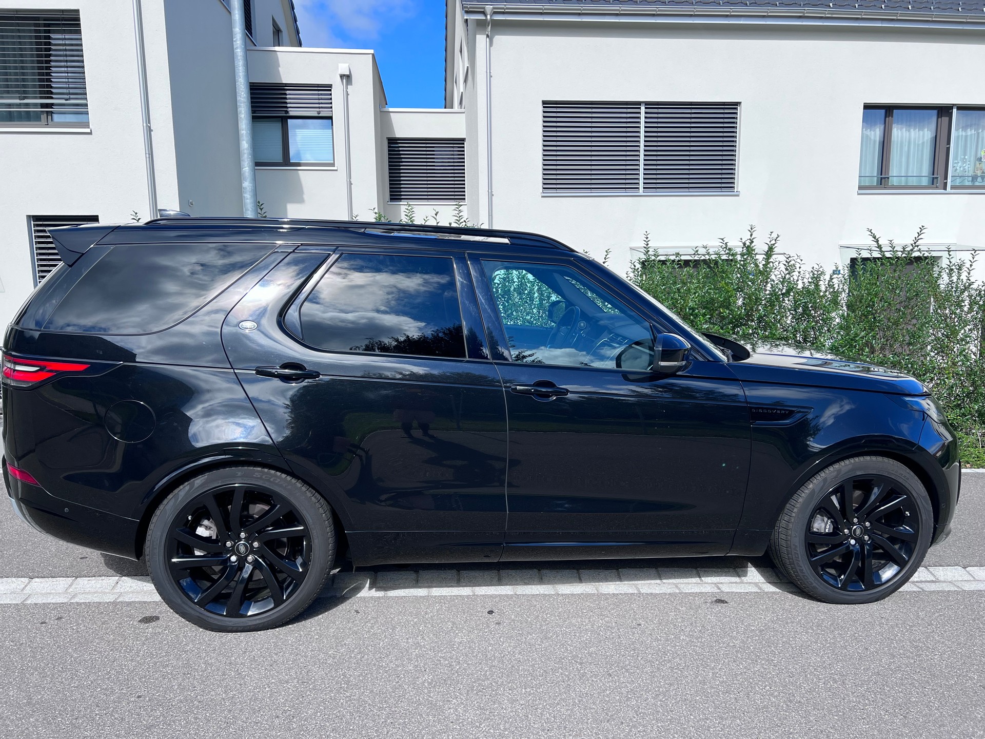 LAND ROVER Discovery 3.0 SDV6 HSE Luxury Automatic-image-1