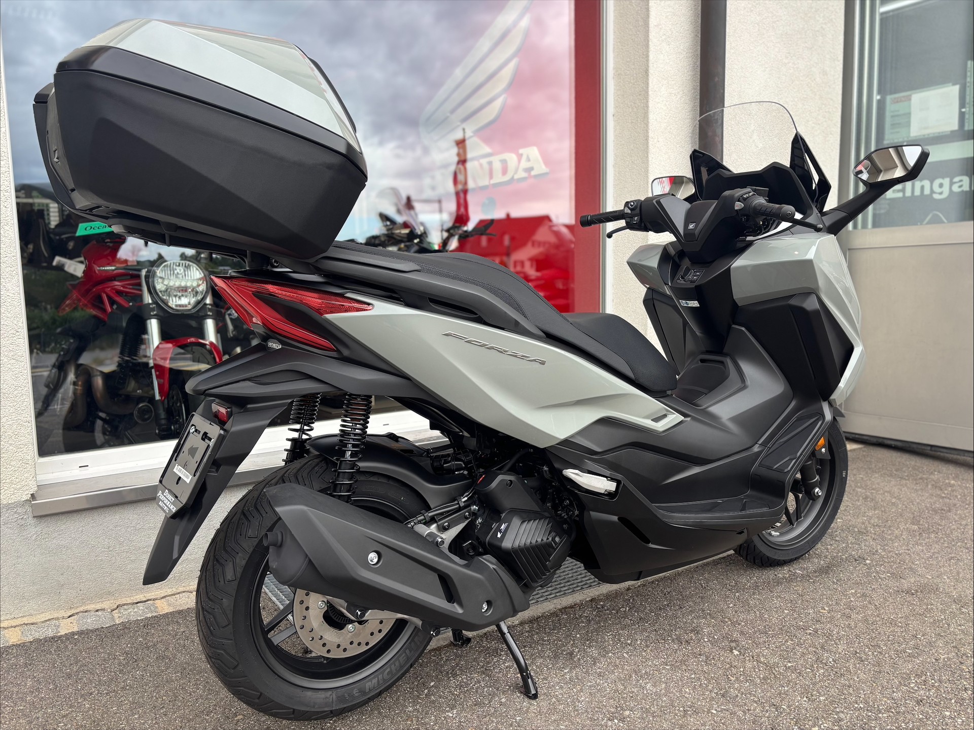 HONDA NSS 125 Forza Smart TopBox-image-3