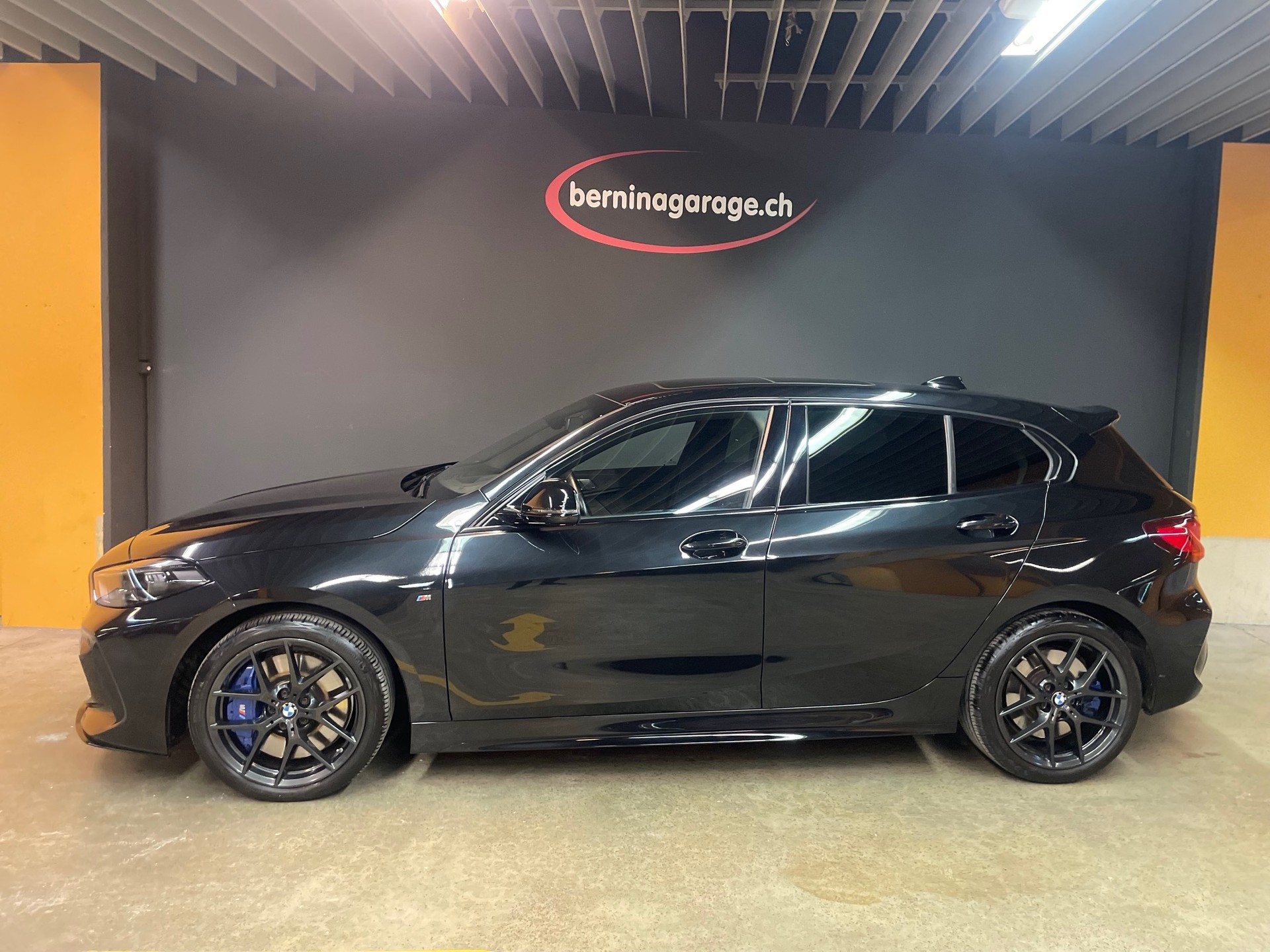 BMW M135i xDrive M-PERFOMANCE Steptronic SAG-showroom-element-1