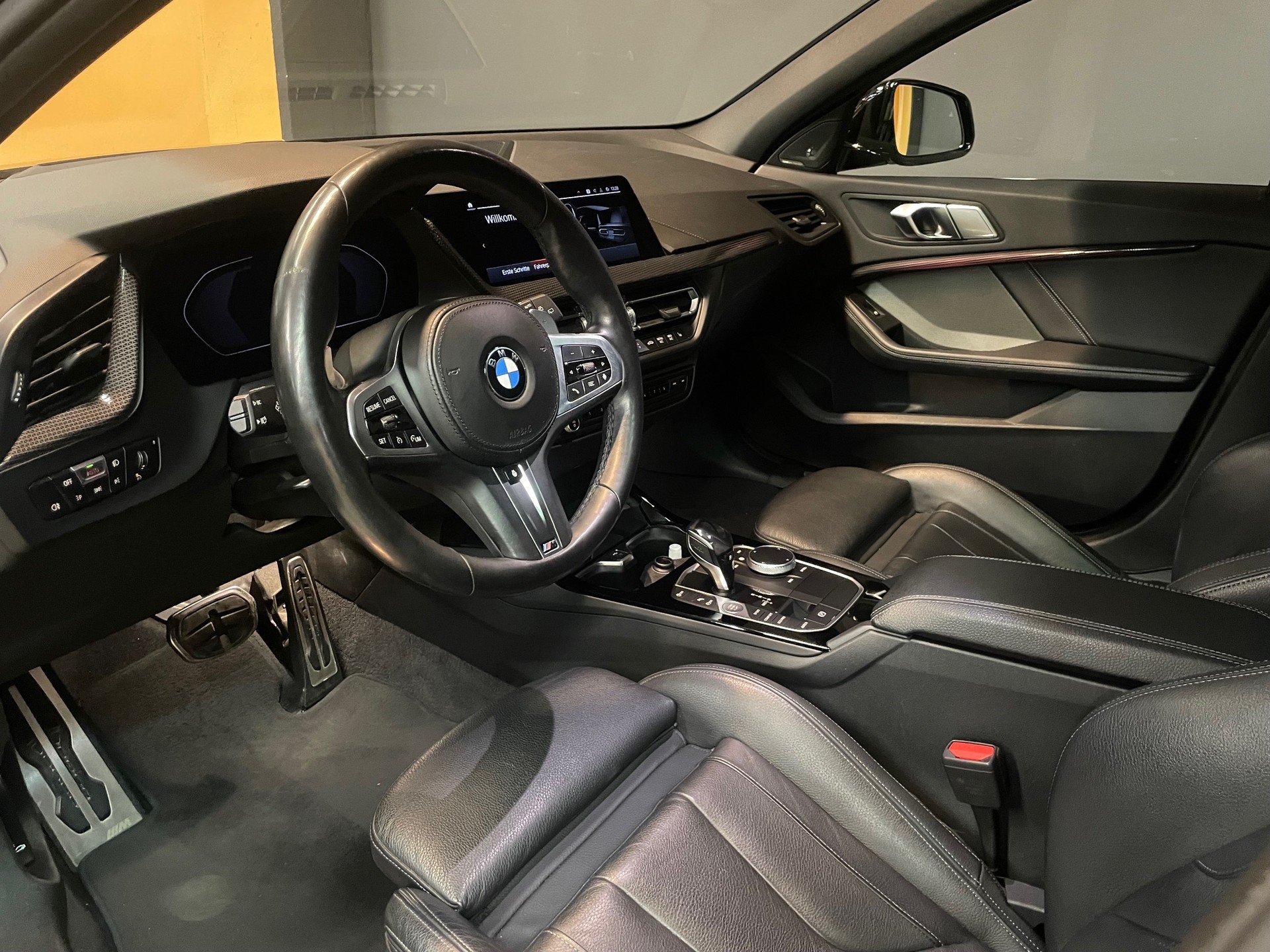 BMW M135i xDrive M-PERFOMANCE Steptronic SAG-showroom-element-3