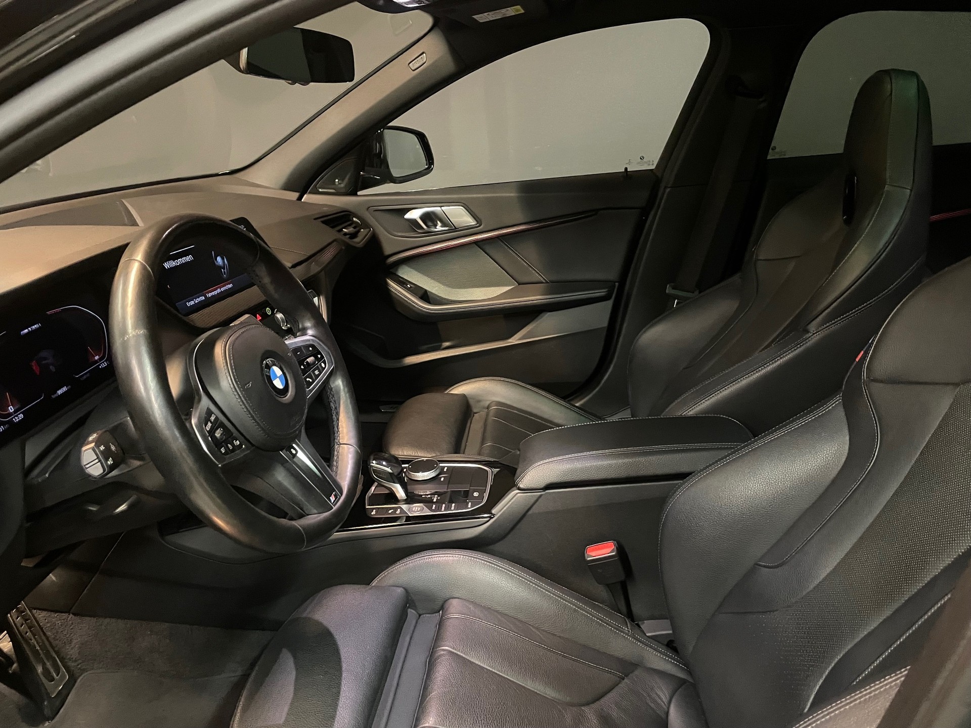 BMW M135i xDrive M-PERFOMANCE Steptronic SAG-image-4