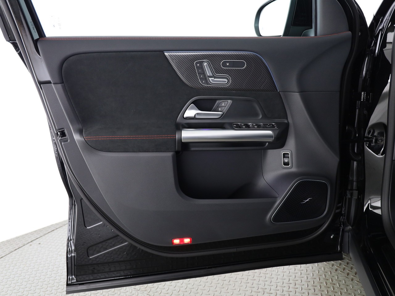 MERCEDES-BENZ GLA 200 7G-DCT-image-6
