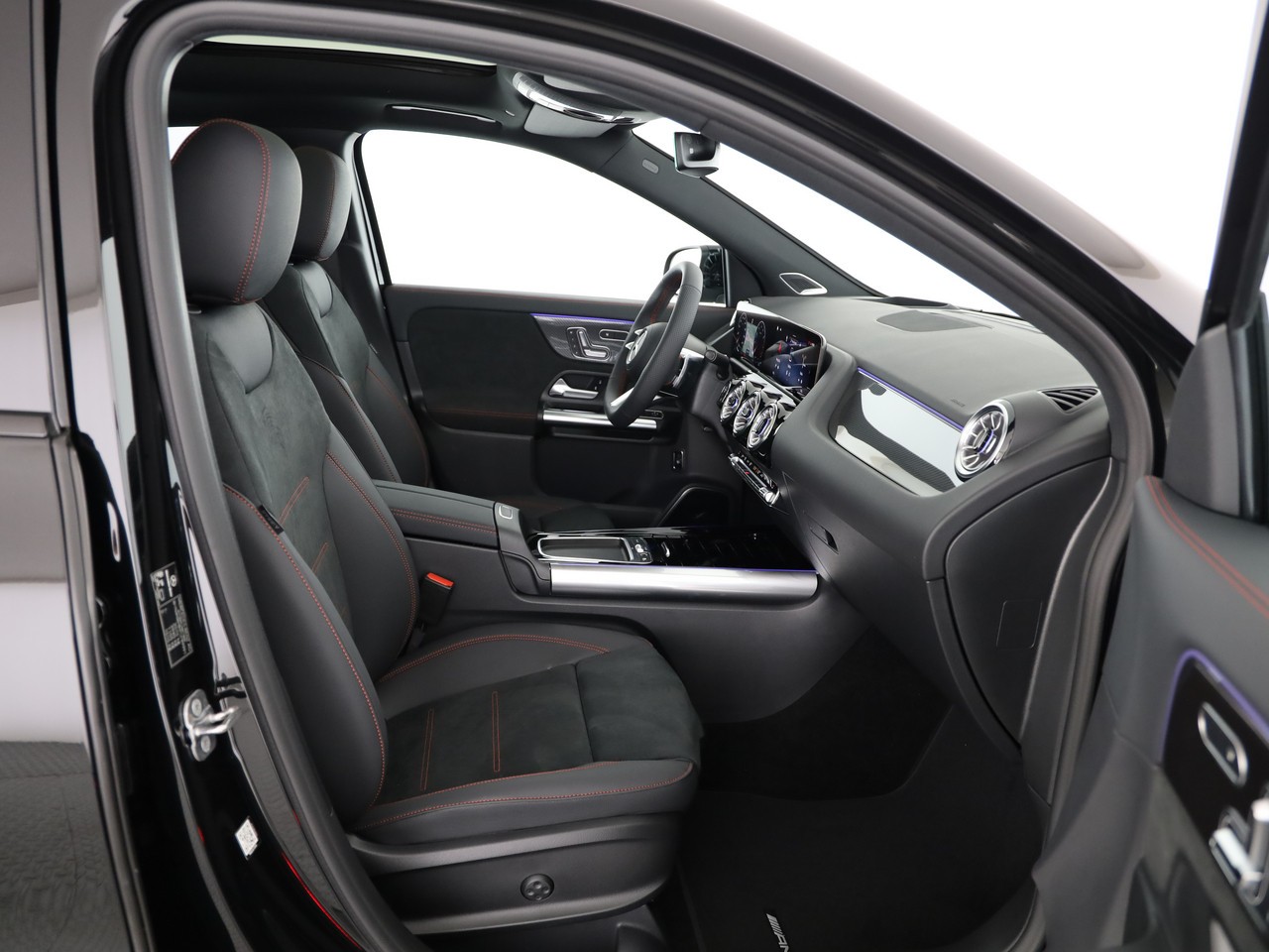 MERCEDES-BENZ GLA 200 7G-DCT-image-17