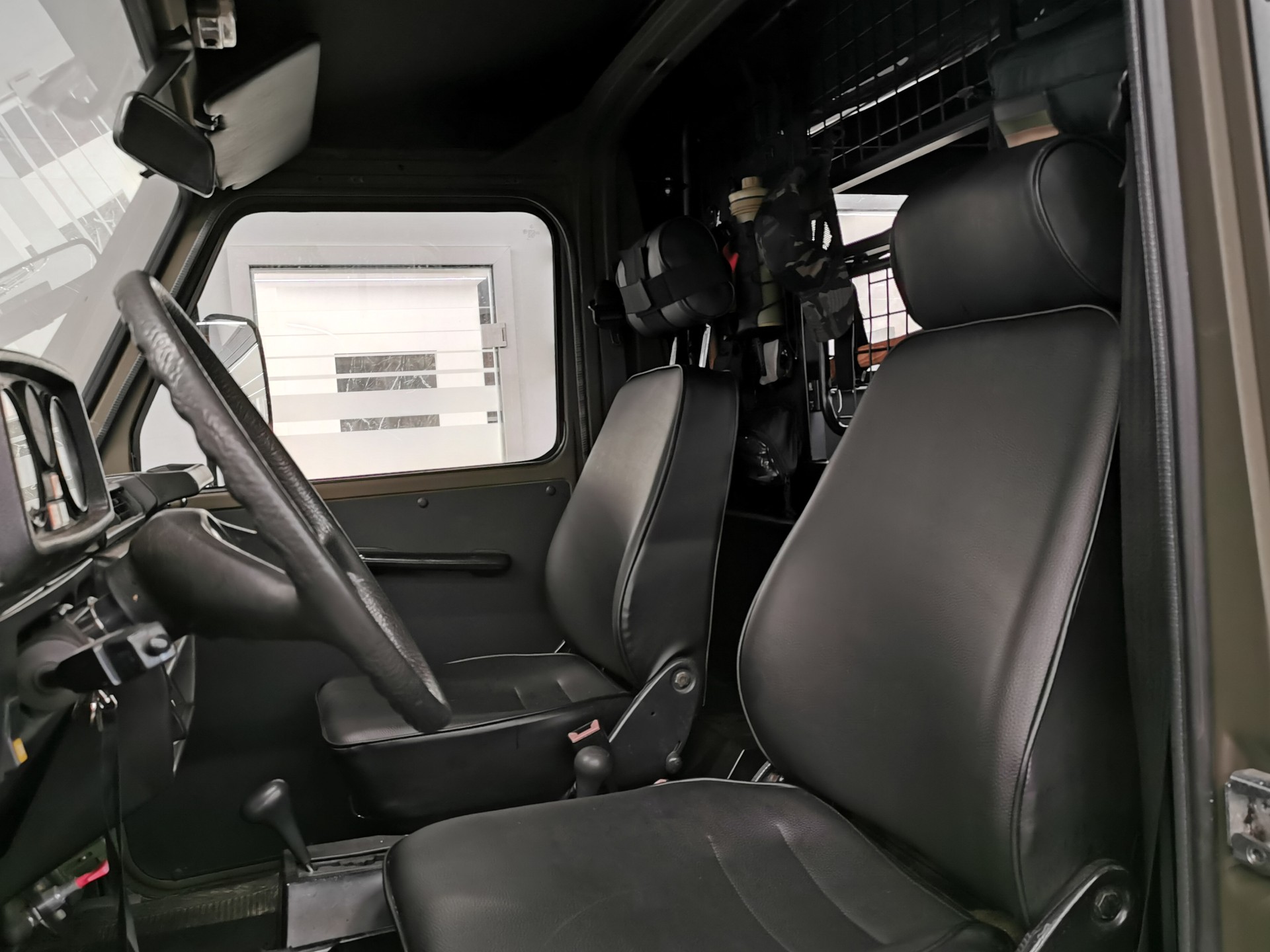 MERCEDES-BENZ G 230 Puch GE 230 G-Klasse G Wagon 460 Militärfahrzeug 8-Plätzer Hutchinson MATT KOMPLETT RESTAURIERT-image-9