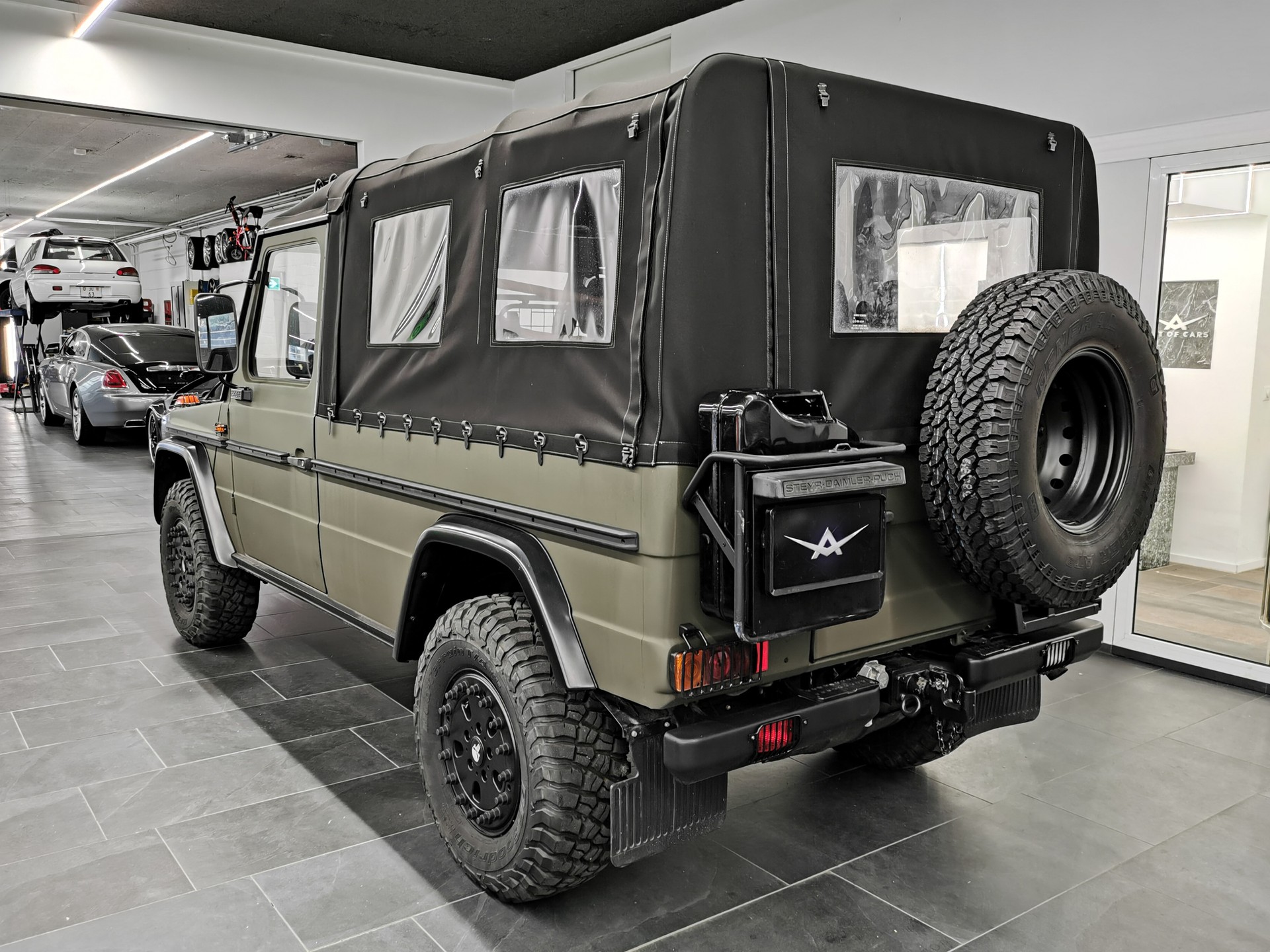 MERCEDES-BENZ G 230 Puch GE 230 G-Klasse G Wagon 460 Militärfahrzeug 8-Plätzer Hutchinson MATT KOMPLETT RESTAURIERT-image-4