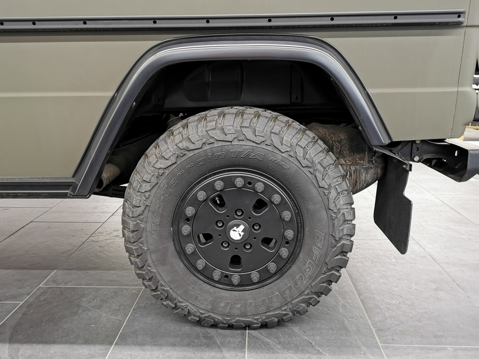MERCEDES-BENZ G 230 Puch GE 230 G-Klasse G Wagon 460 Militärfahrzeug 8-Plätzer Hutchinson MATT KOMPLETT RESTAURIERT-image-13