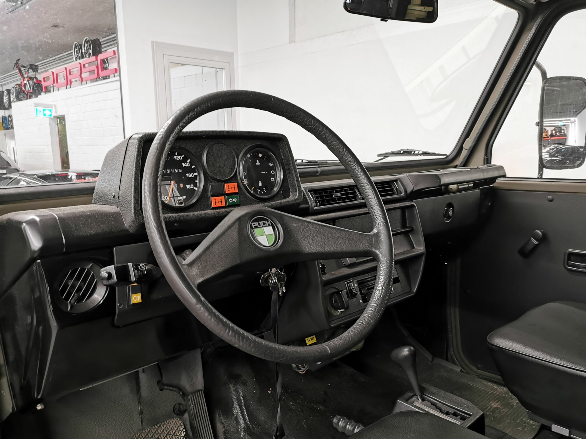 MERCEDES-BENZ G 230 Puch GE 230 G-Klasse G Wagon 460 Militärfahrzeug 8-Plätzer Hutchinson MATT KOMPLETT RESTAURIERT-image-8