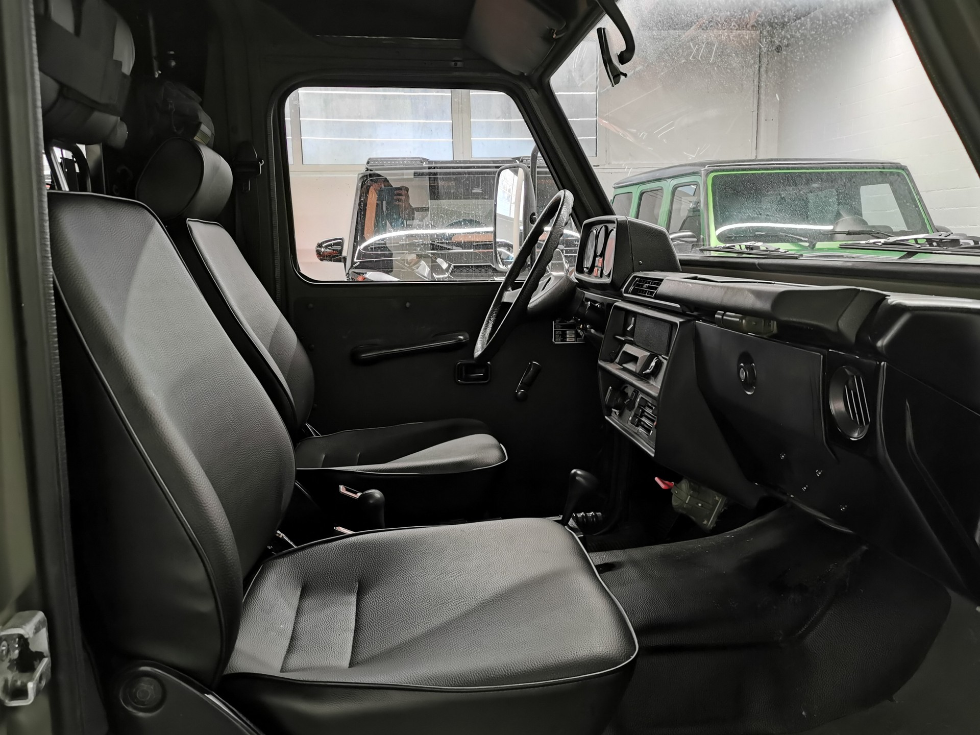 MERCEDES-BENZ G 230 Puch GE 230 G-Klasse G Wagon 460 Militärfahrzeug 8-Plätzer Hutchinson MATT KOMPLETT RESTAURIERT-image-12