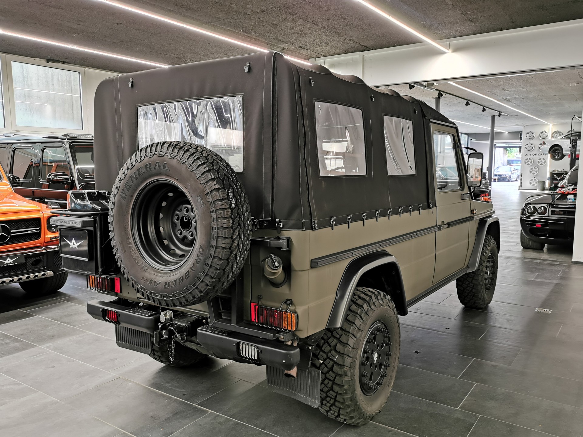 MERCEDES-BENZ G 230 Puch GE 230 G-Klasse G Wagon 460 Militärfahrzeug 8-Plätzer Hutchinson MATT KOMPLETT RESTAURIERT-image-6