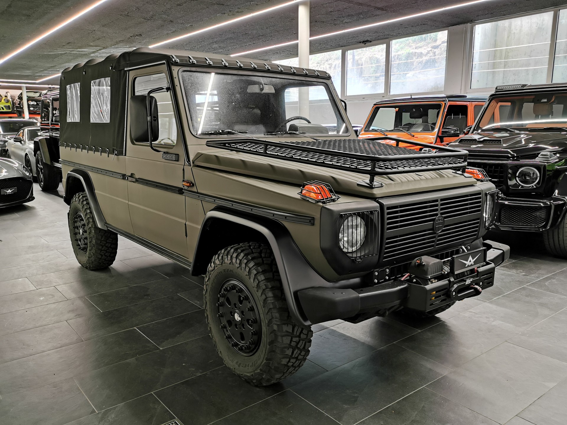 MERCEDES-BENZ G 230 Puch GE 230 G-Klasse G Wagon 460 Militärfahrzeug 8-Plätzer Hutchinson MATT KOMPLETT RESTAURIERT