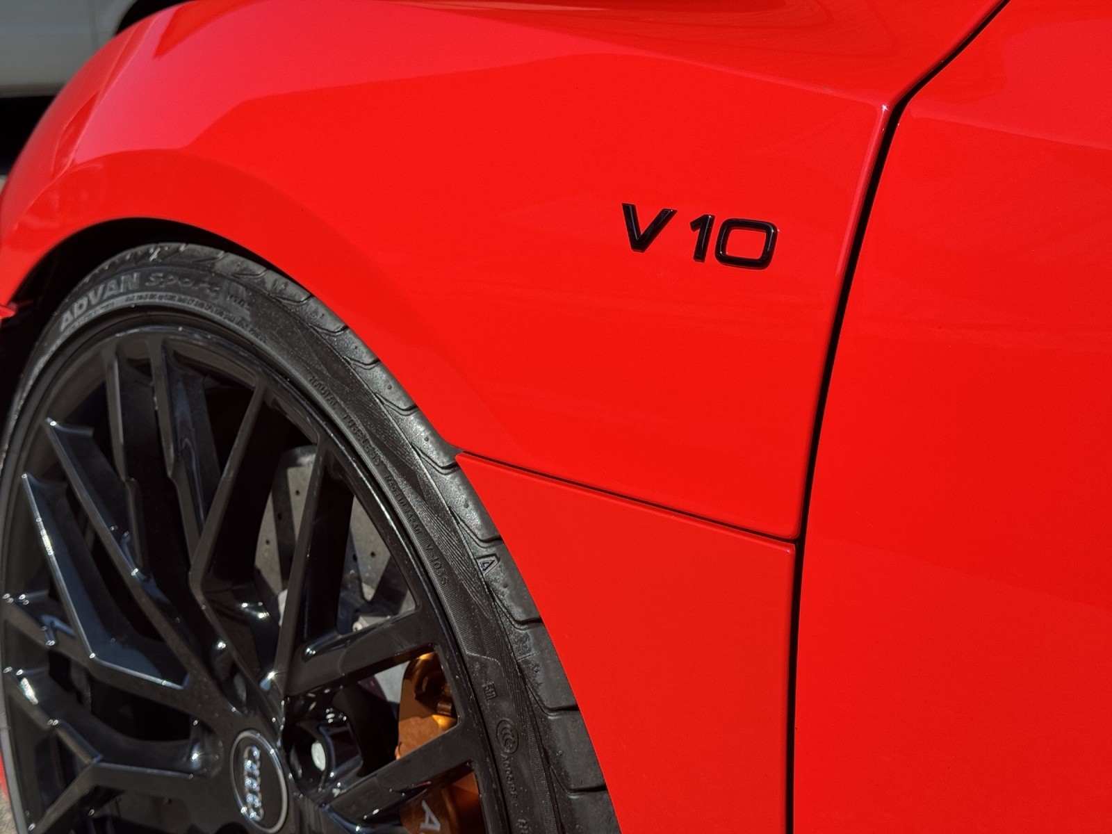AUDI R8 Coupé 5.2 plus S-Tronic-image-18