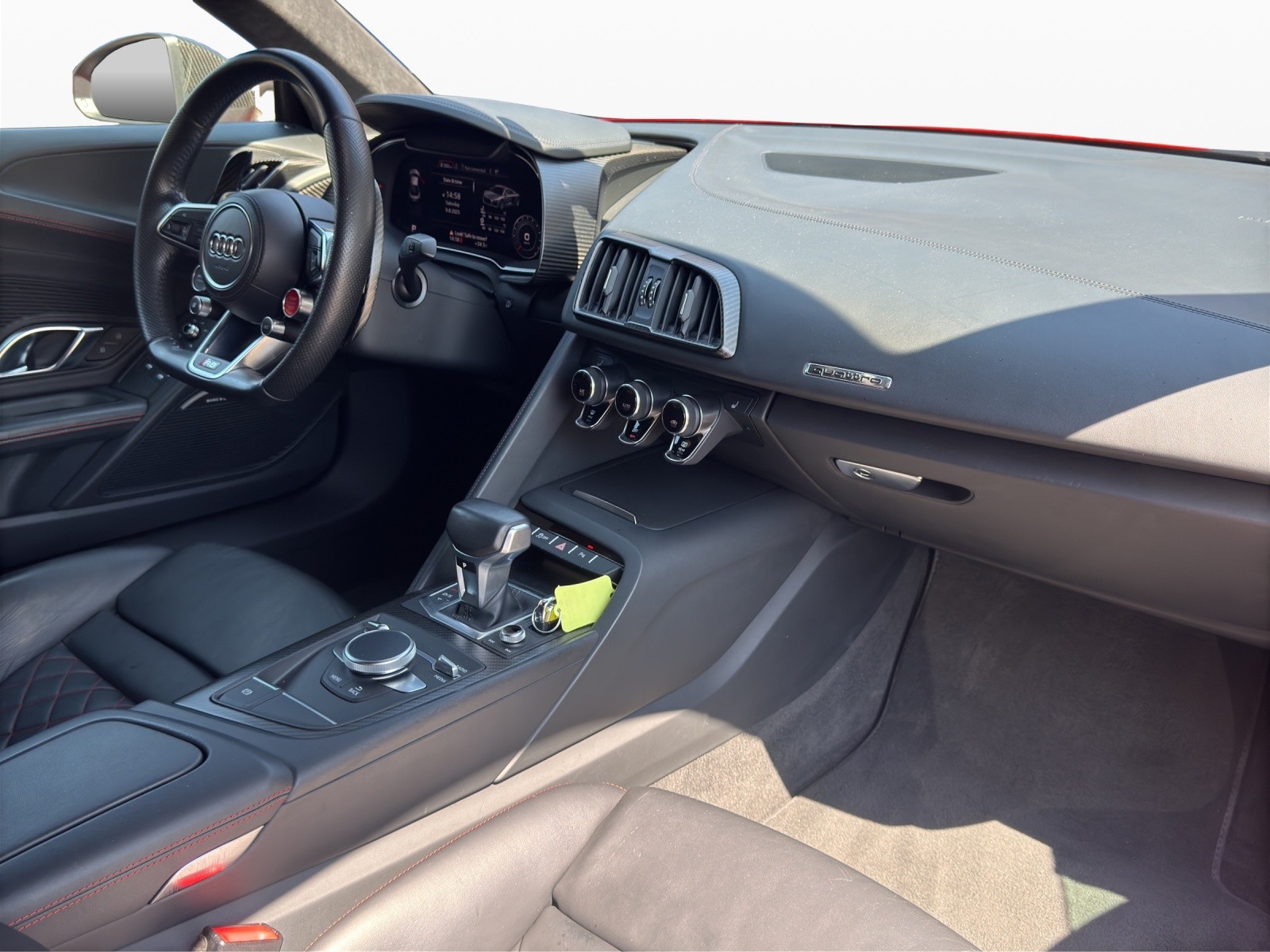 AUDI R8 Coupé 5.2 plus S-Tronic-image-11