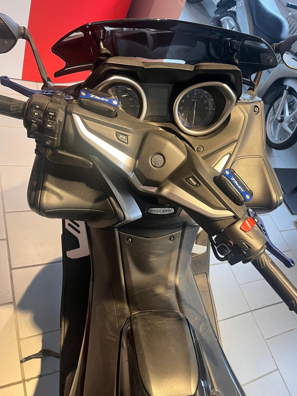YAMAHA T-MAX XP 530 DX ABS-image-3