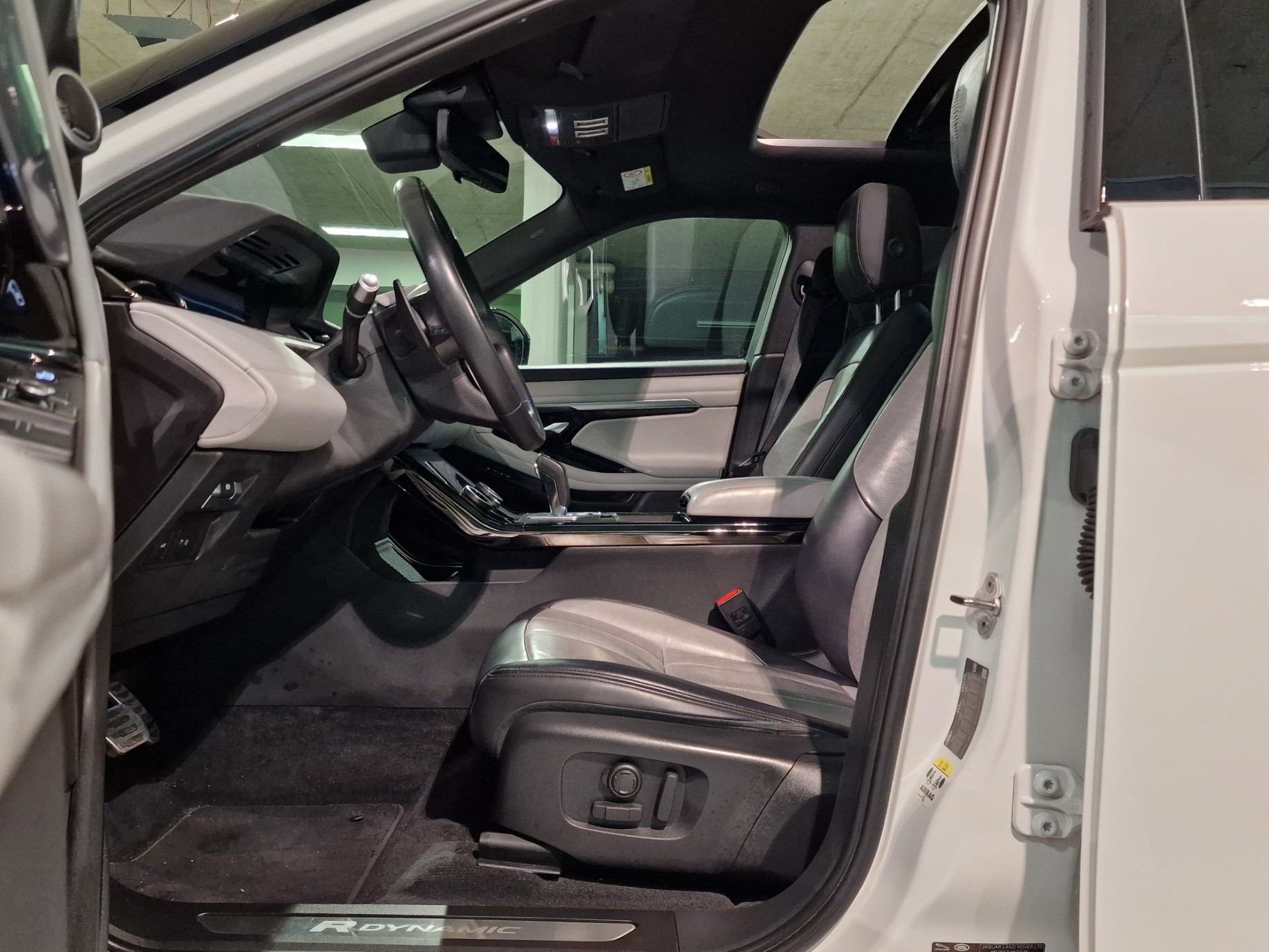 LAND ROVER Range Rover Evoque R-Dynamic P 300 SE AT9-image-7
