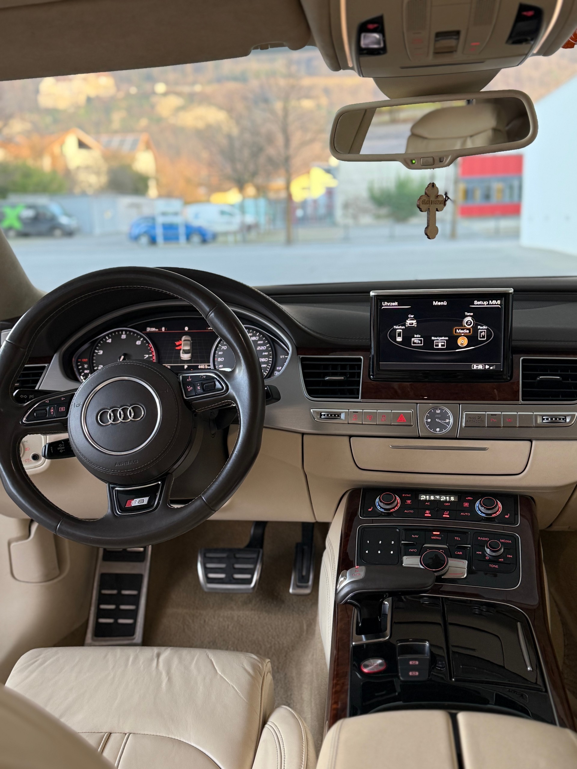 AUDI S8 4.0 TFSI V8 quattro tiptronic-image-10