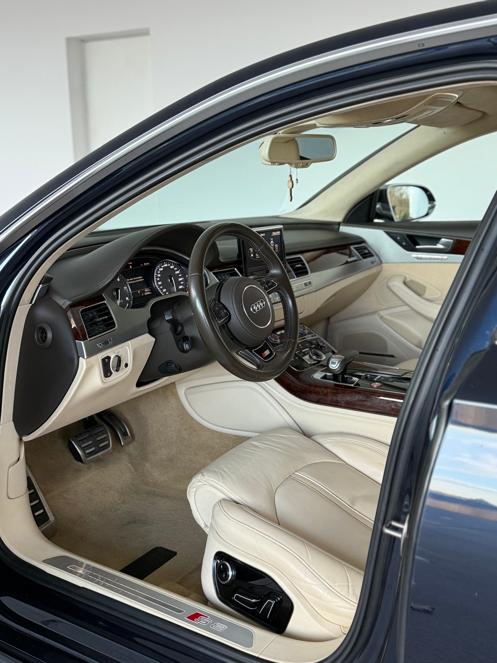 AUDI S8 4.0 TFSI V8 quattro tiptronic-image-7