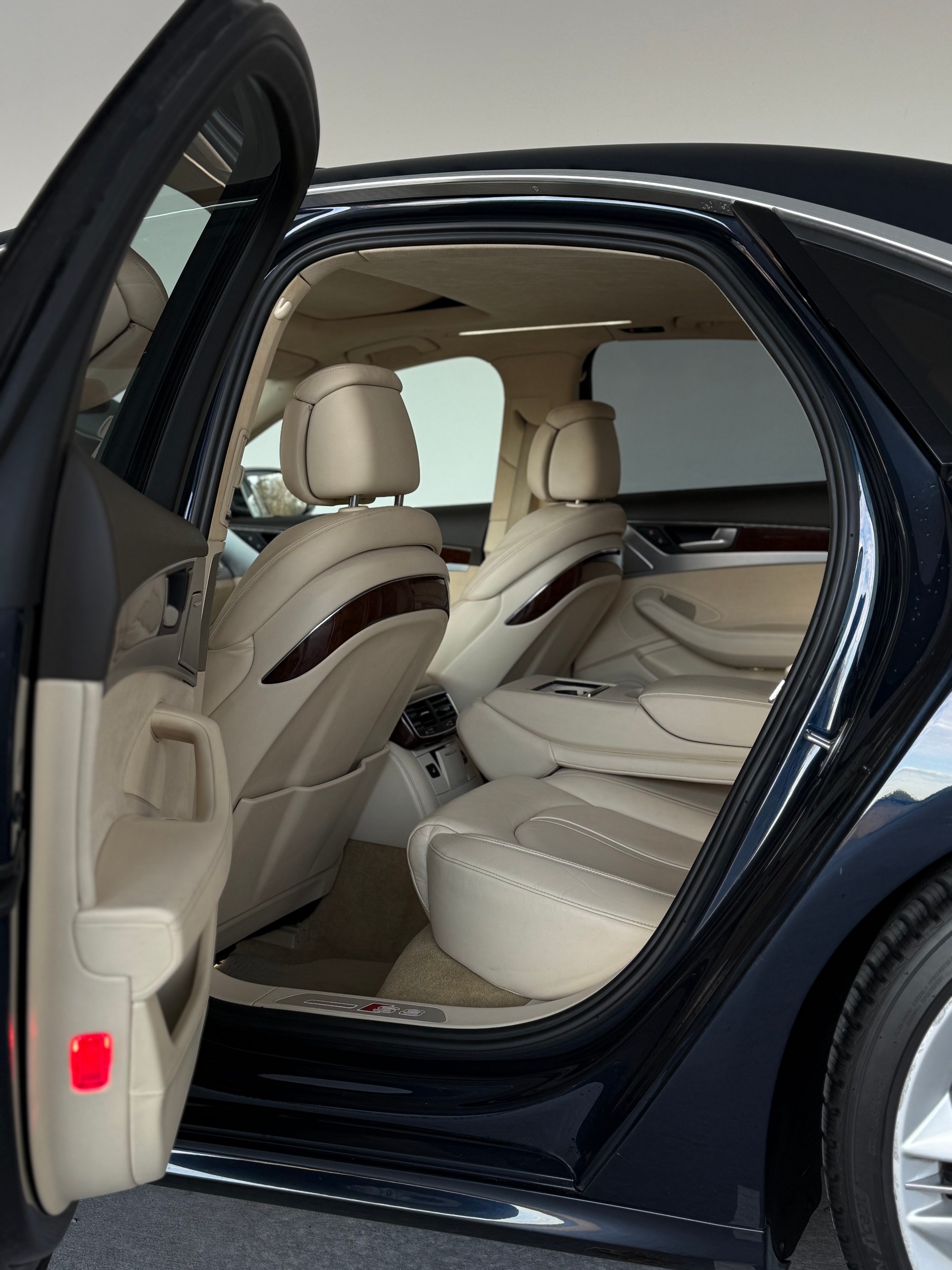 AUDI S8 4.0 TFSI V8 quattro tiptronic-image-9