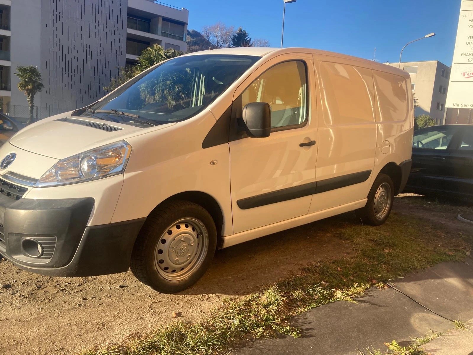 TOYOTA Proace 2.0D Panel Van Terra L1H1-image-2