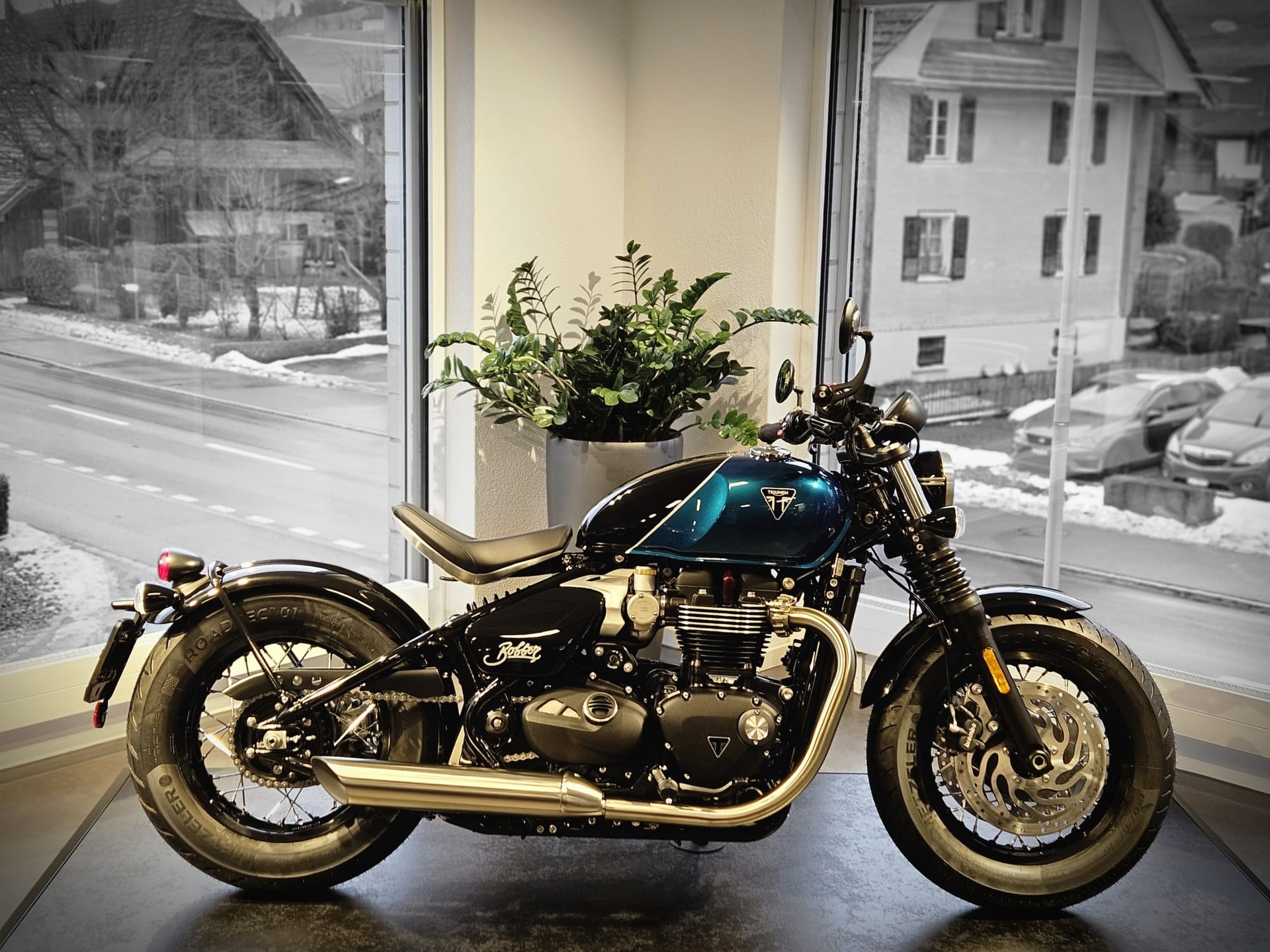 TRIUMPH Bonneville 1200 Bobber-image-1