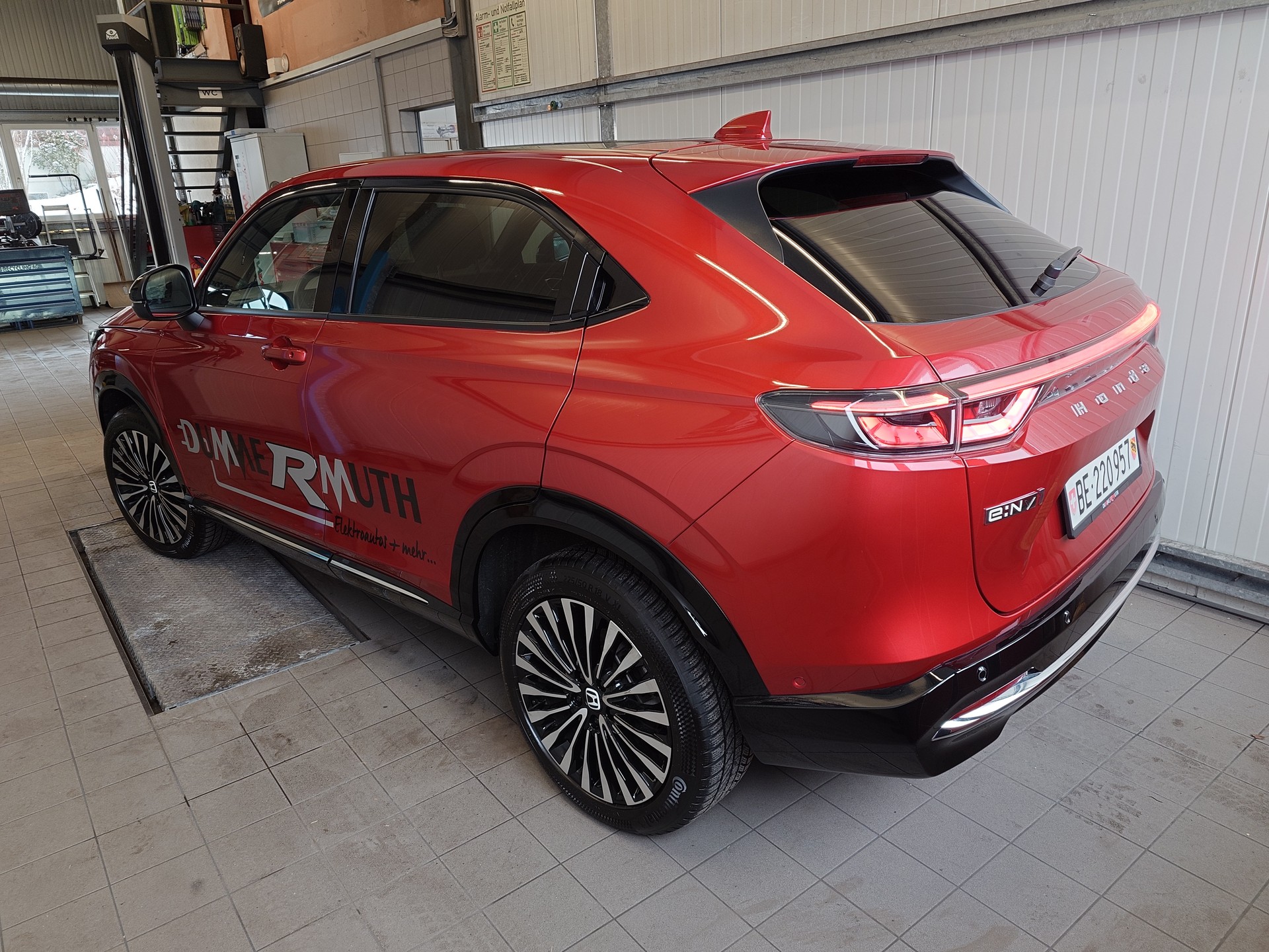 HONDA Ny1 Advance-image-1