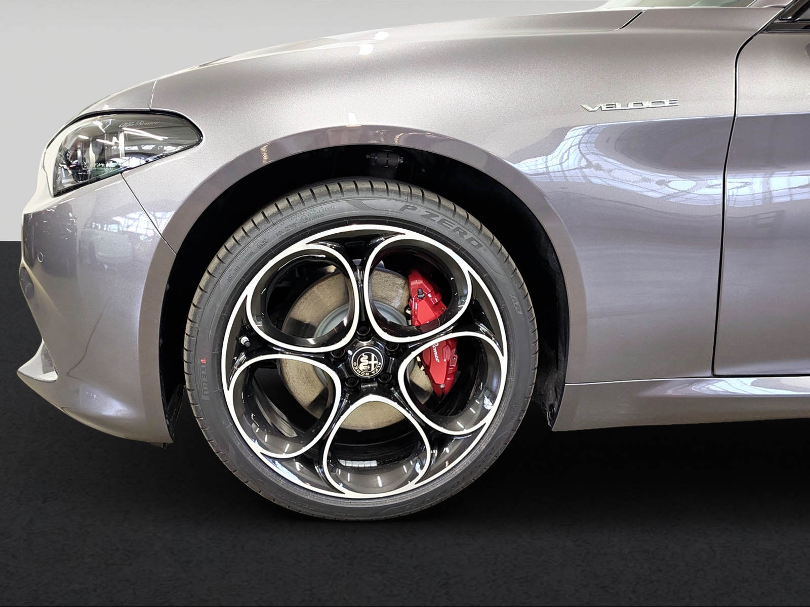 ALFA ROMEO Giulia 2.0 Veloce Q4 AT8-showroom-element-3