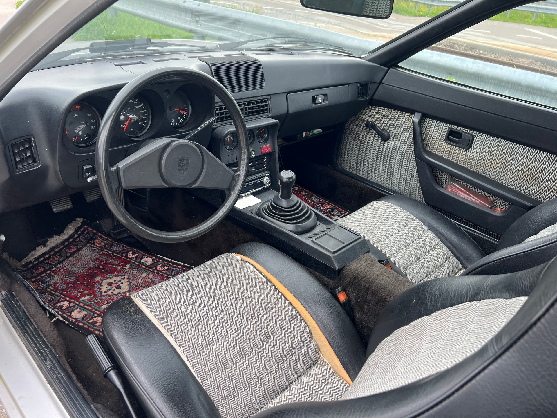 PORSCHE 924-image-8