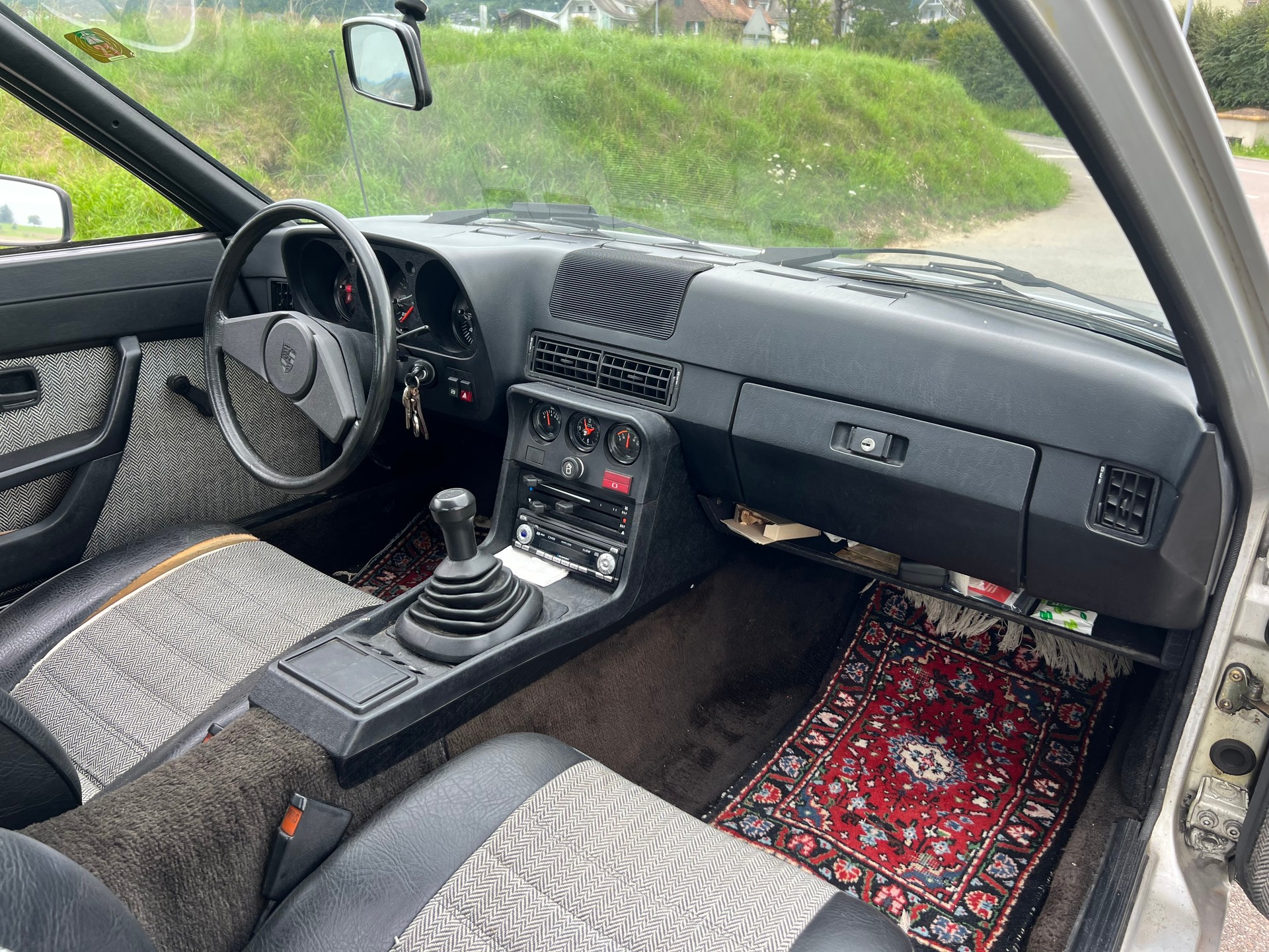 PORSCHE 924-image-9