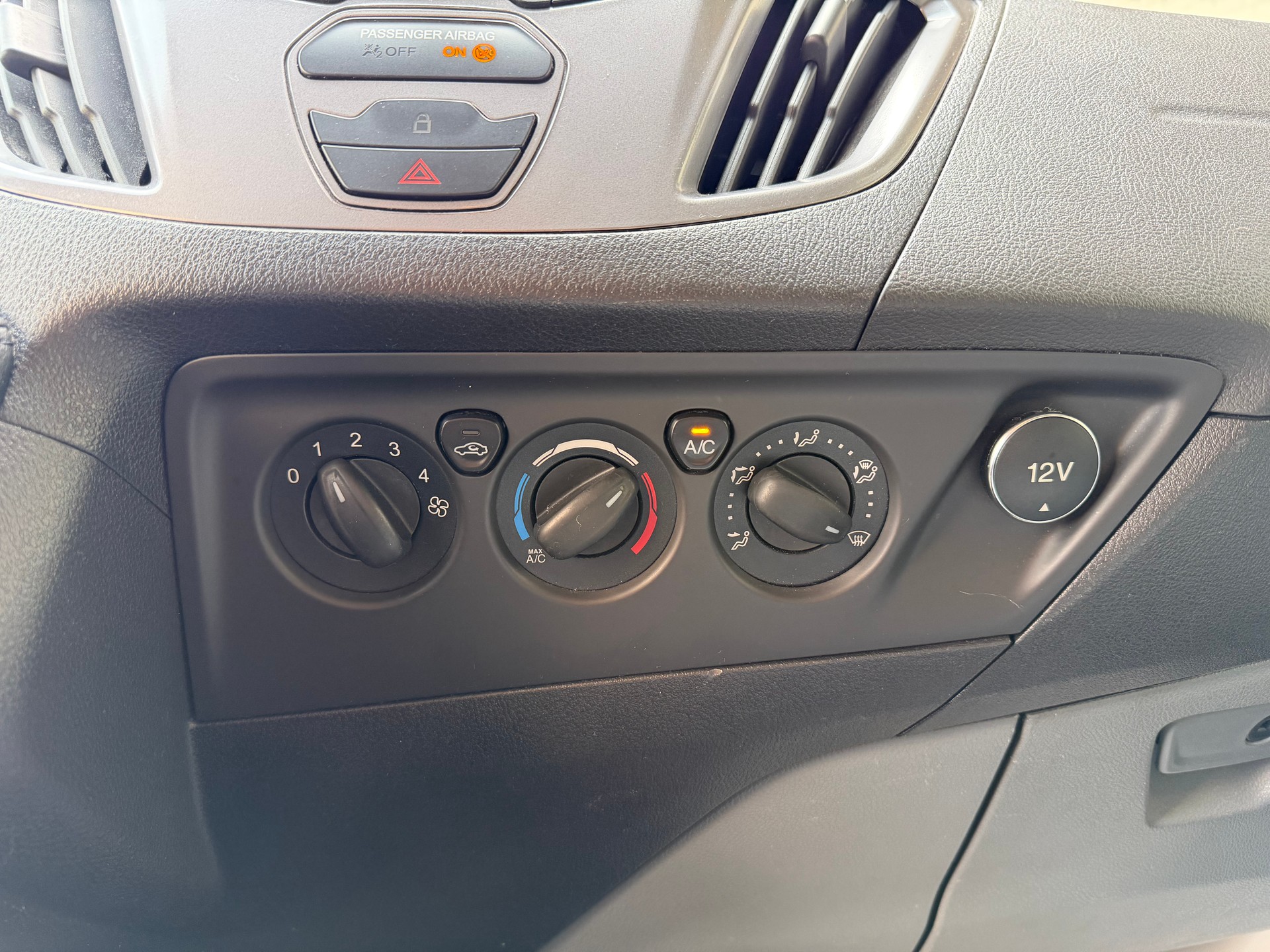 FORD Transit Custom 300 L1H1 Trend-image-12