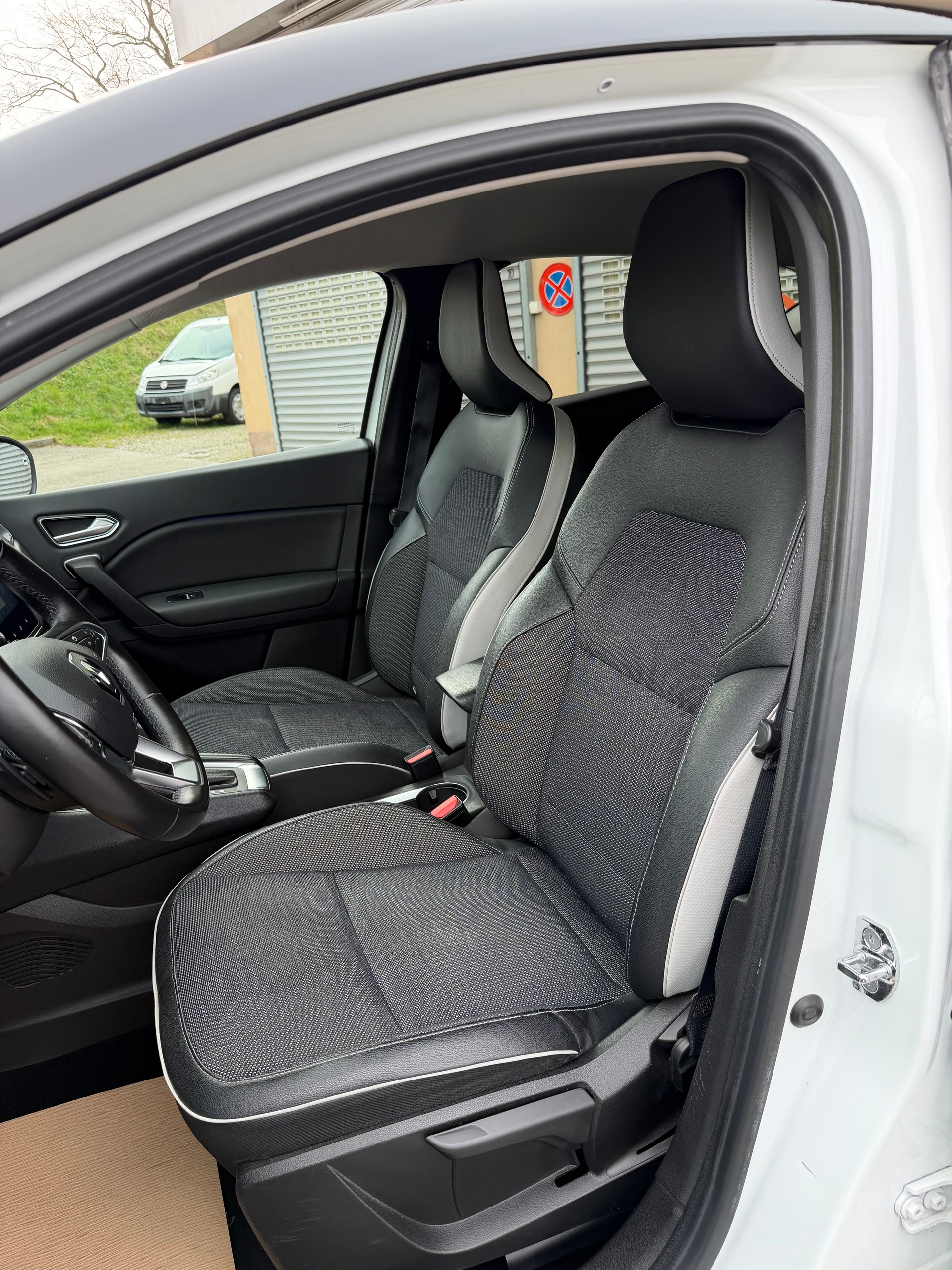 RENAULT Captur 1.3 TCe EDC Intens EDC-image-9