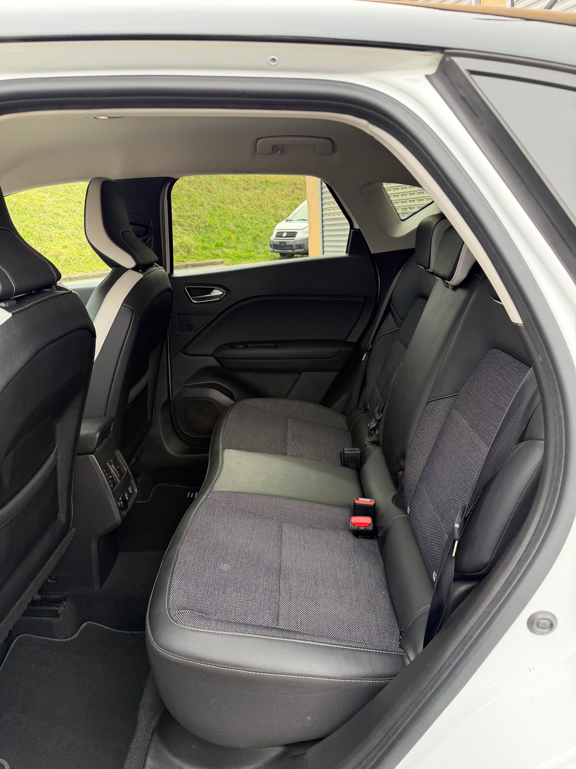 RENAULT Captur 1.3 TCe EDC Intens EDC-image-10