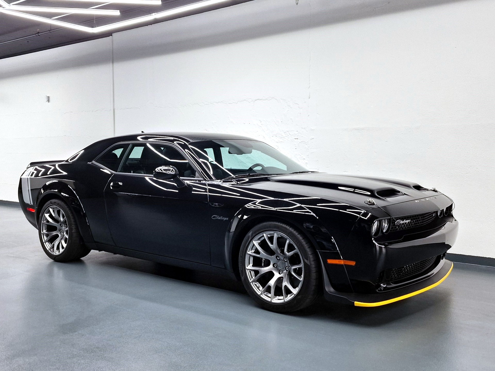 DODGE Challenger SRT HELLCAT "BLACK GHOST"-showroom-element-1