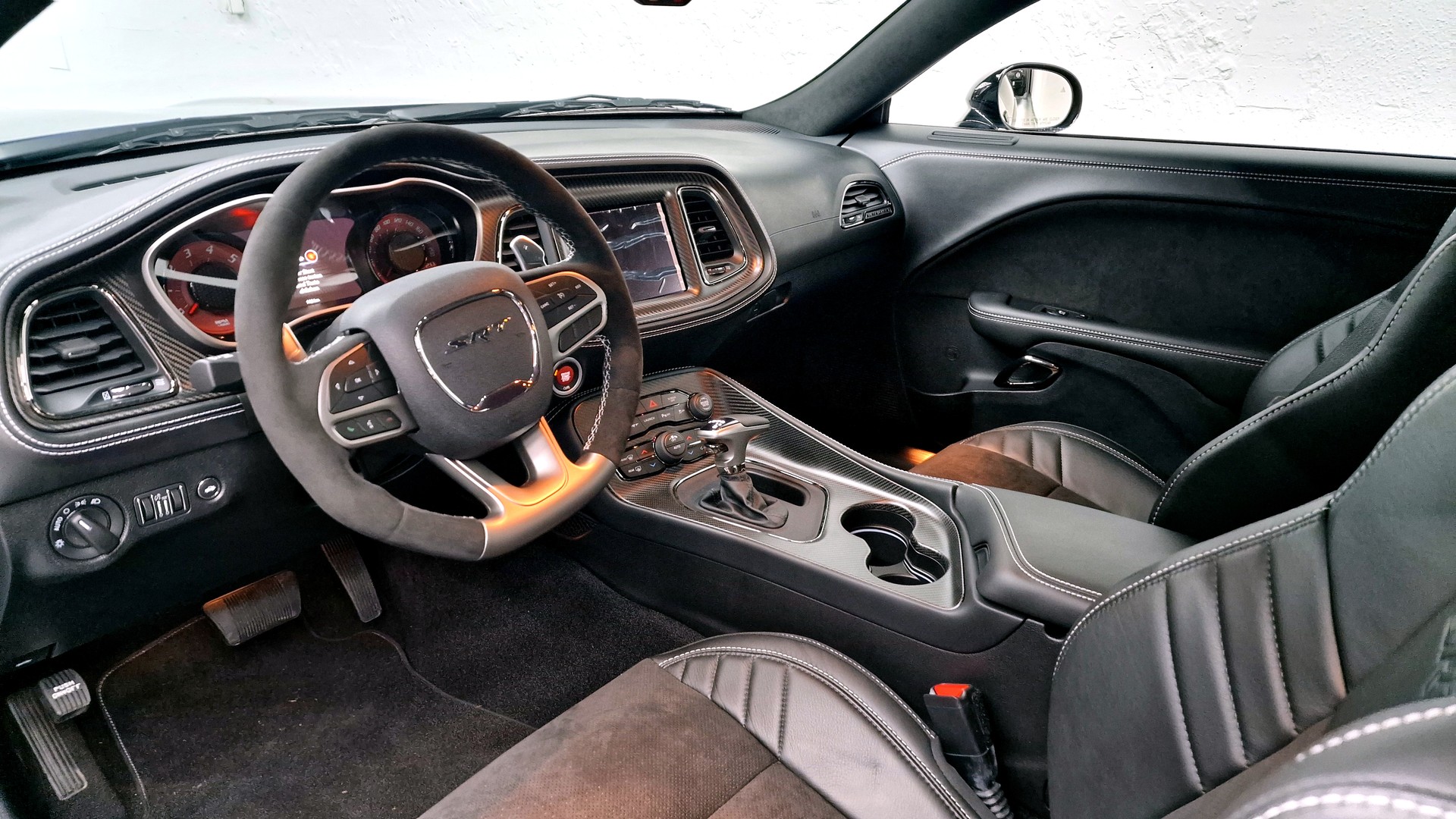 DODGE Challenger SRT HELLCAT "BLACK GHOST"-image-11