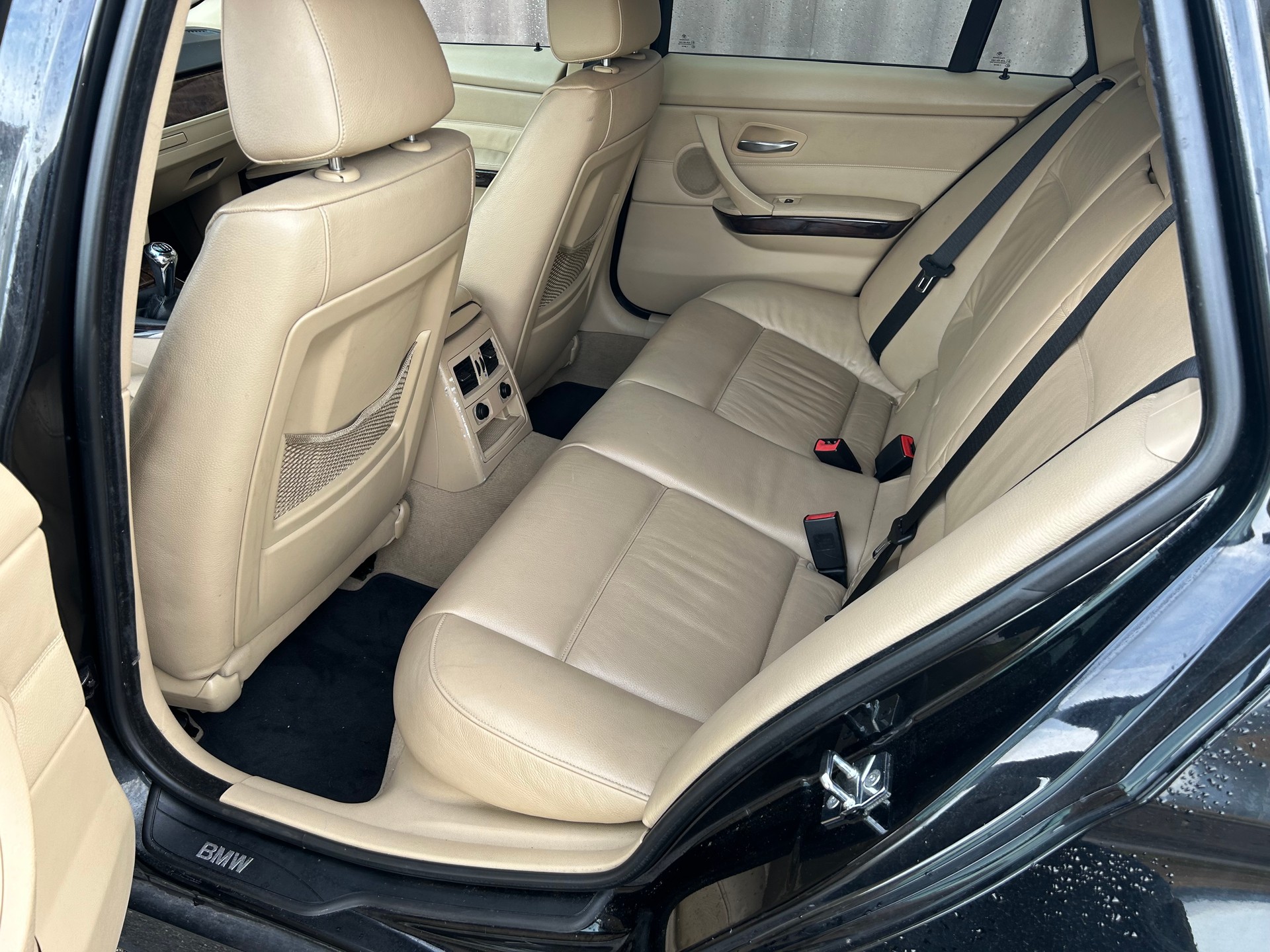 BMW BMW 320 Diesel-image-12
