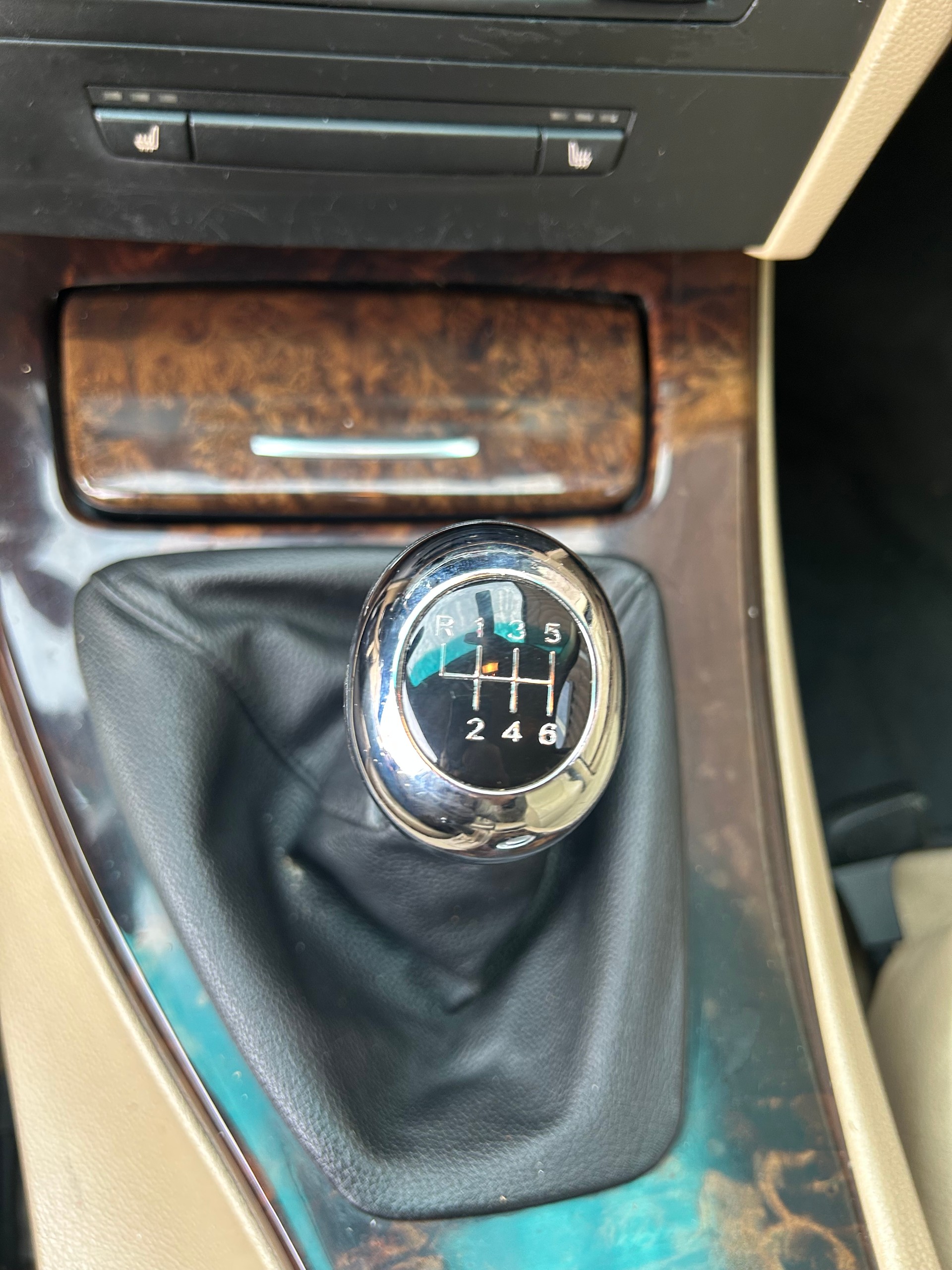 BMW BMW 320 Diesel-image-8