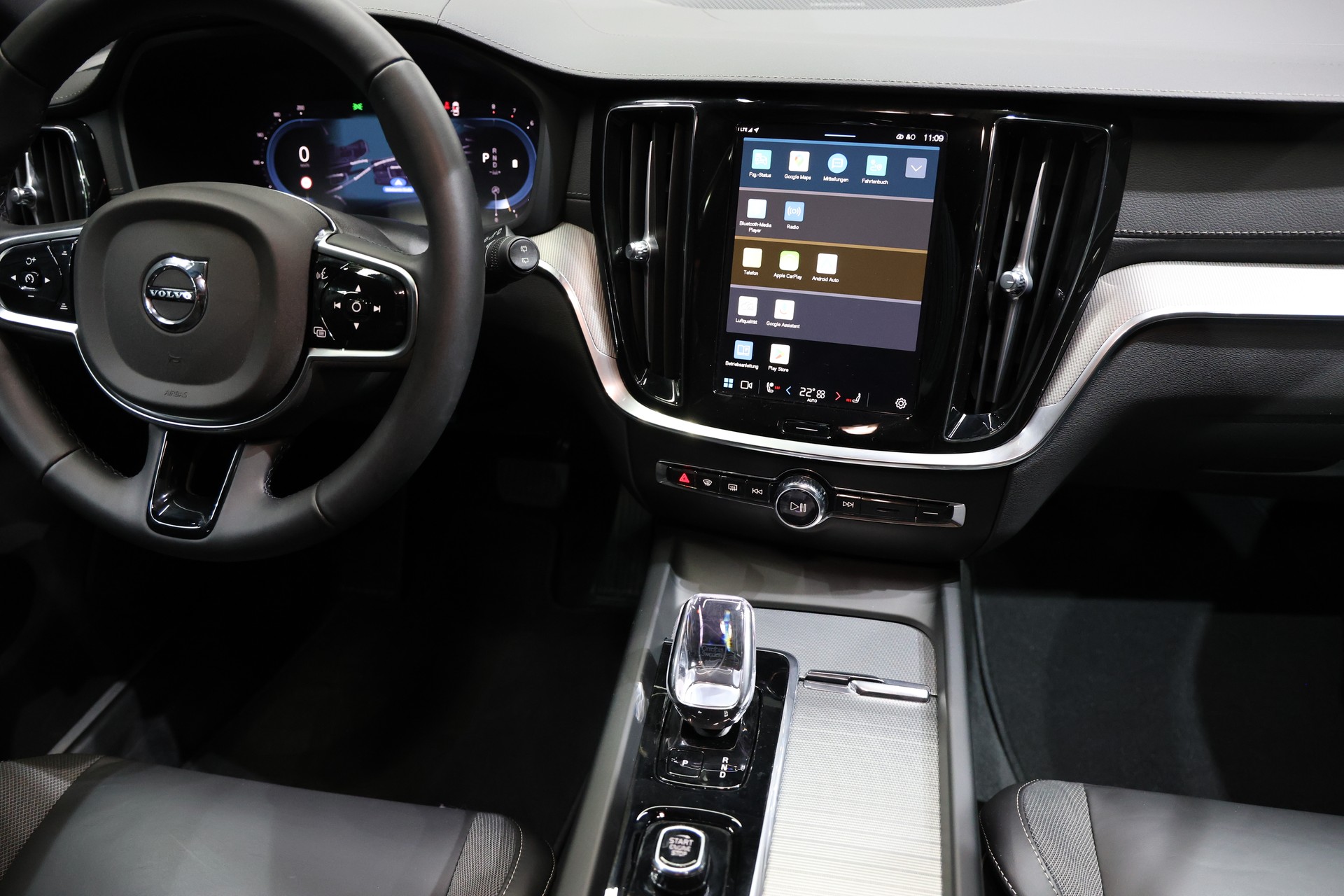 VOLVO V60 B4 Benzin Mild Hybrid Ultimate Dark DCT-image-19
