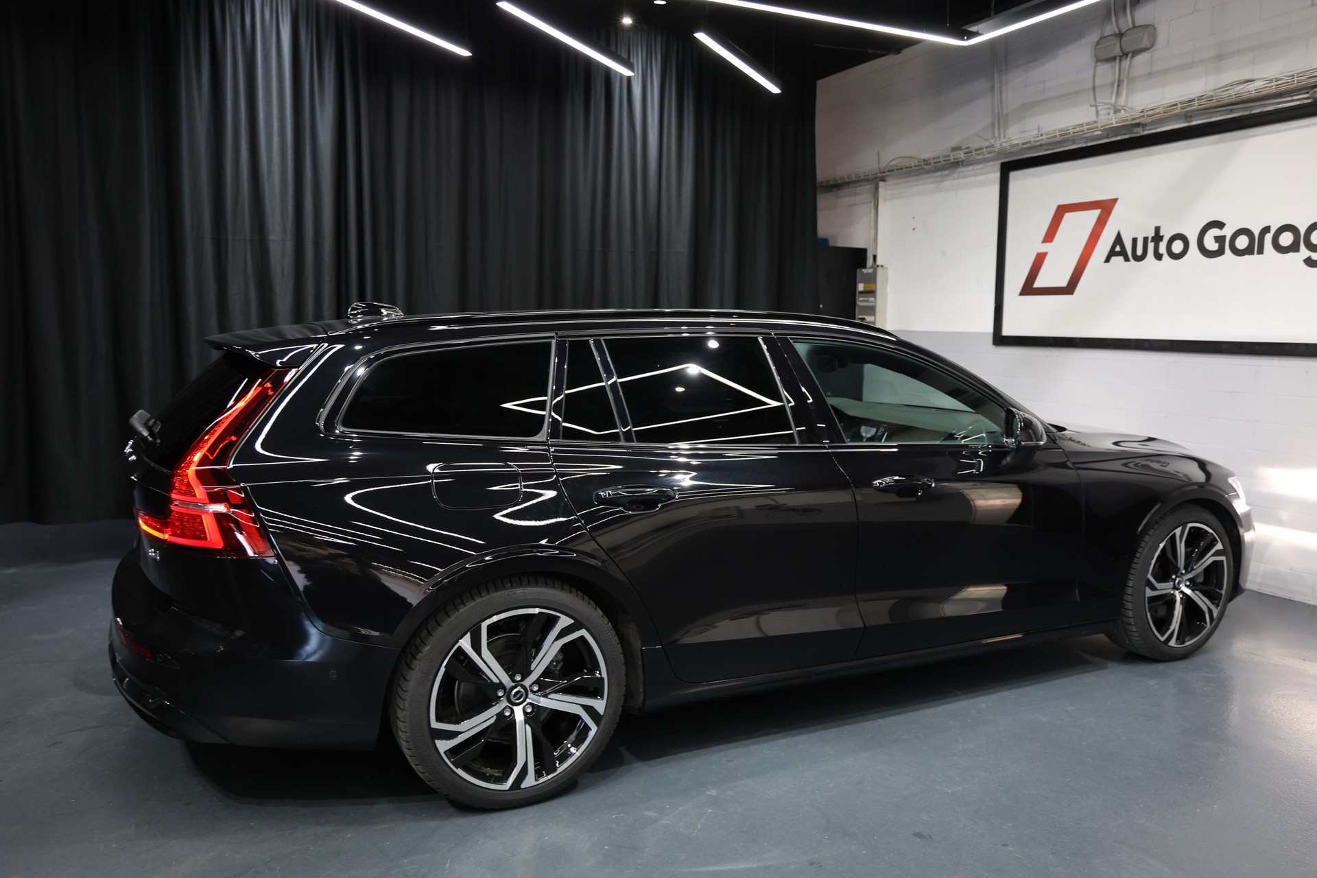 VOLVO V60 B4 Benzin Mild Hybrid Ultimate Dark DCT-image-12