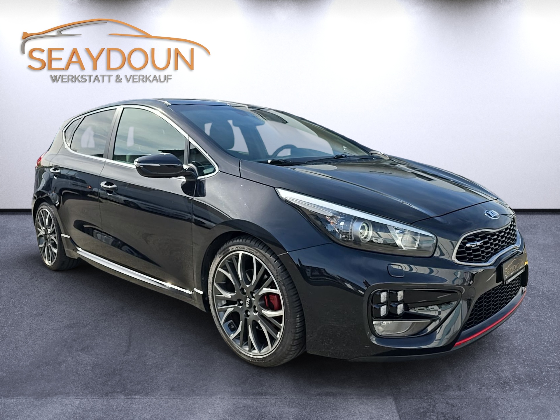 KIA CEED-showroom-element-1