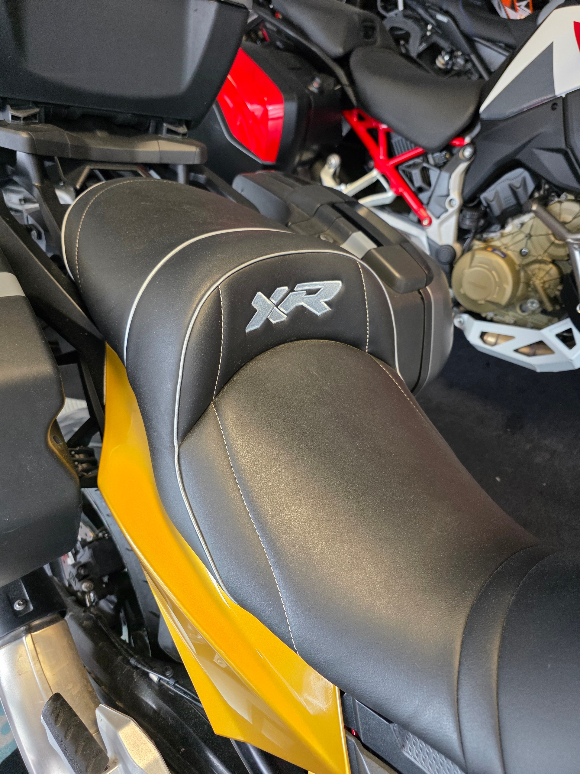 BMW F 900 XR A2 ABS-image-2