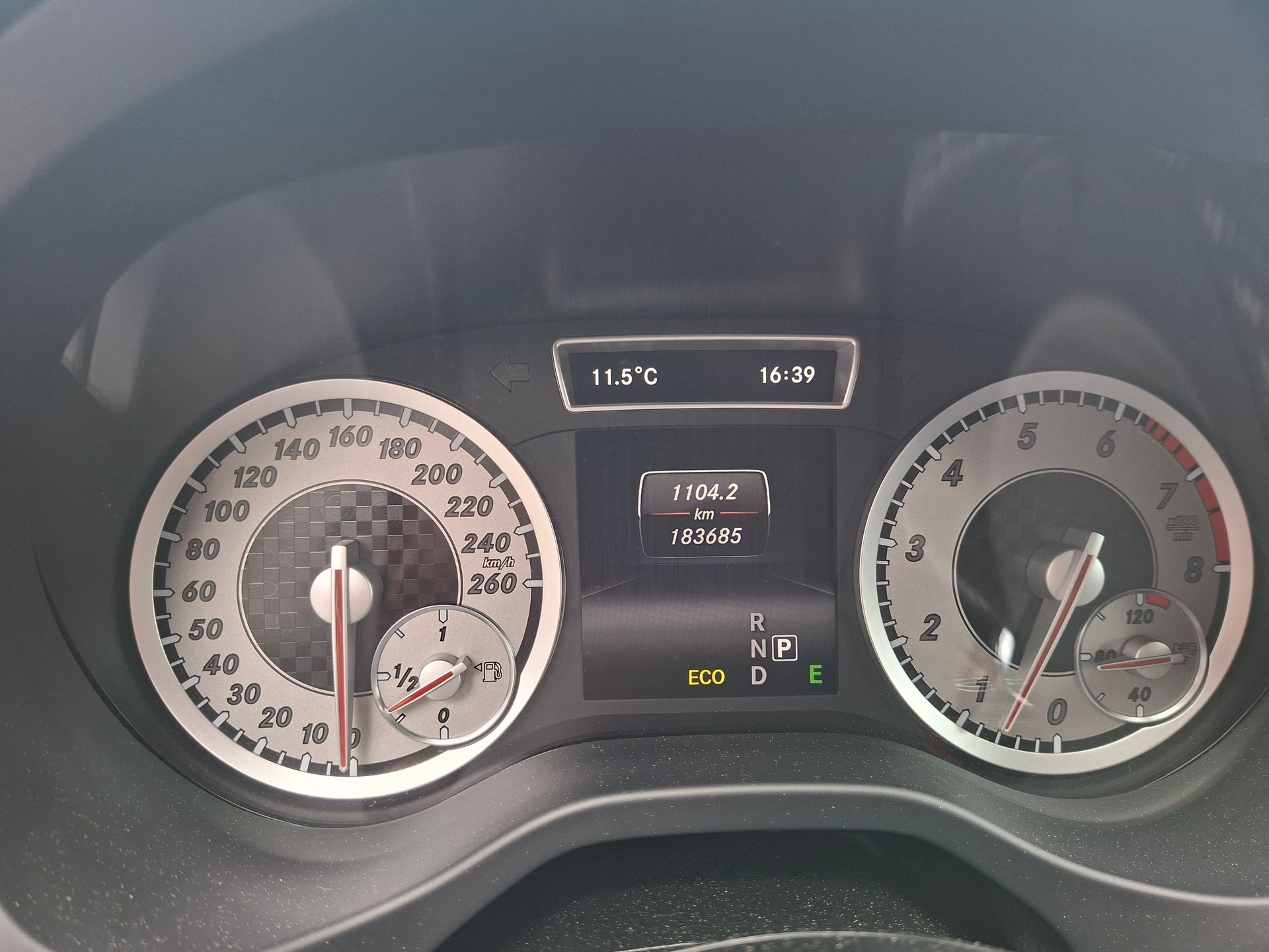 MERCEDES-BENZ A 250 AMG Line 4Matic 7G-DCT-image-3